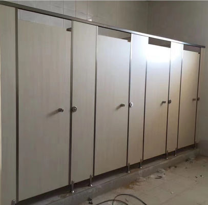 Sergi Merkezi İçin 30mm Plastik Laminat HPL Tuvalet Bölmesi